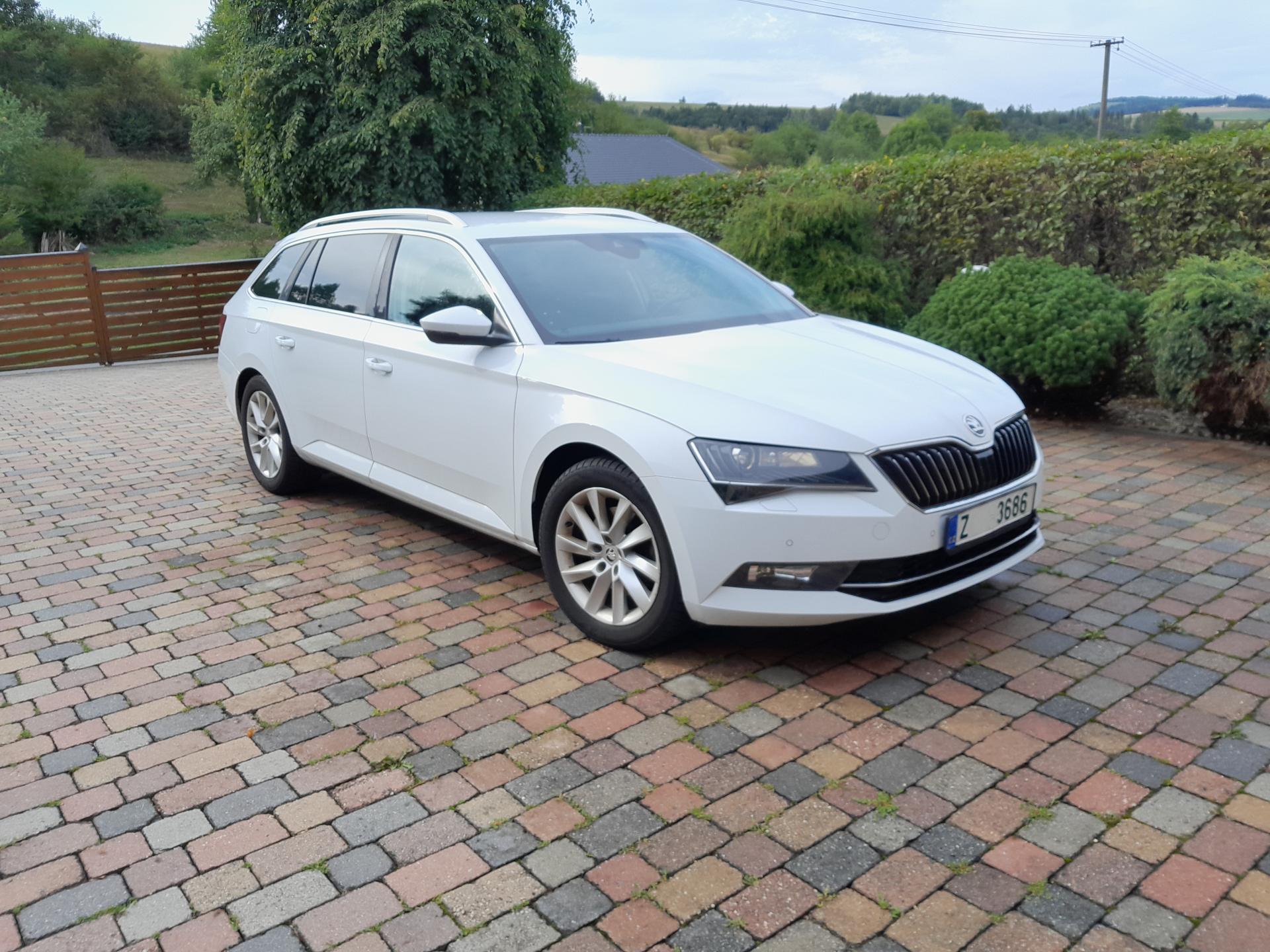 Škoda Superb 2,0 TDI DSG serviska 2x klíč