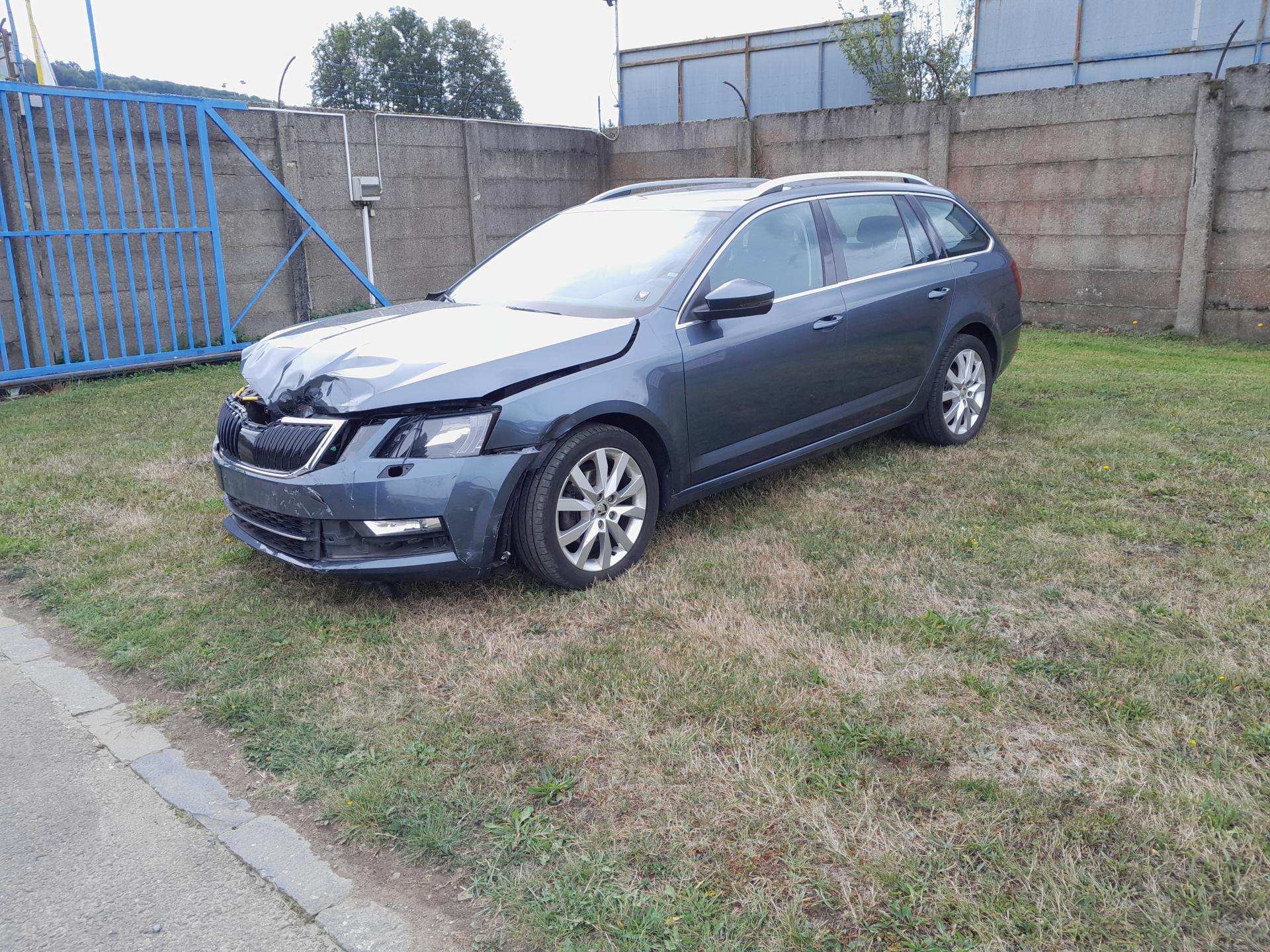 Škoda Octavia 2,0 TDI DSG serviska 2x klíč