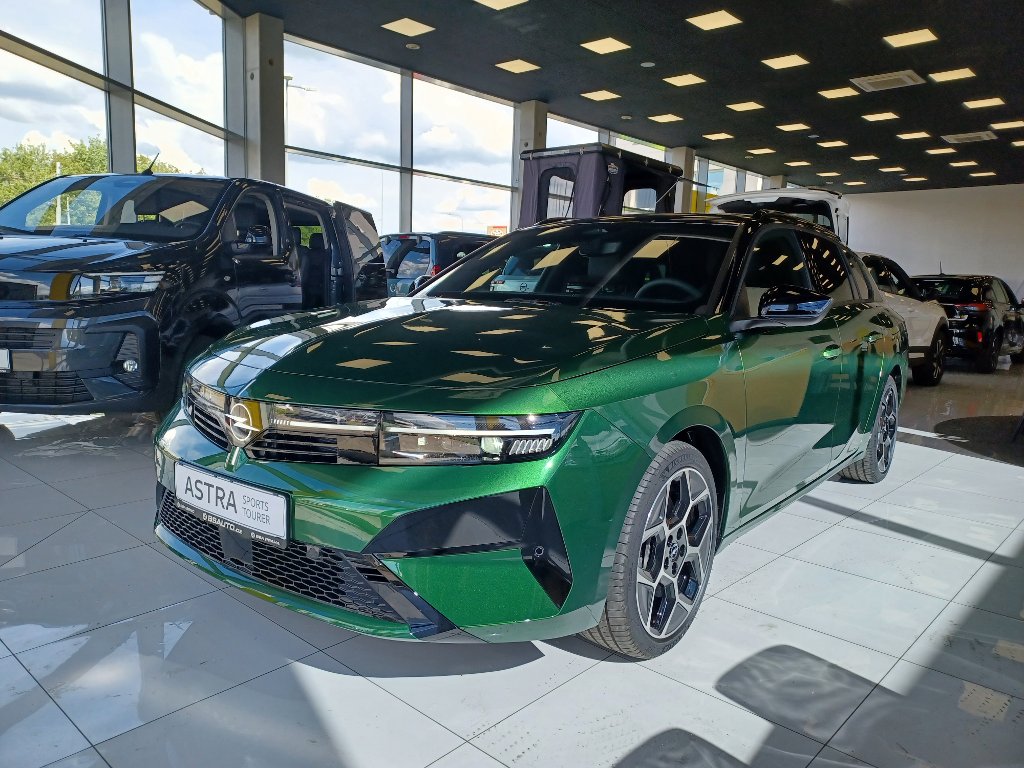 Opel Astra ST ULTIMATE 1,6T PHEV 195k AT