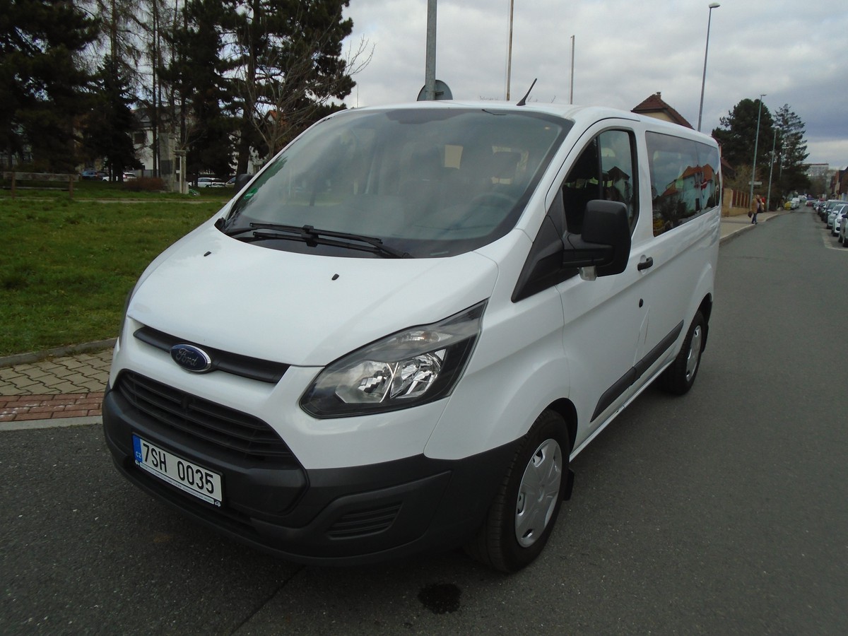 Ford Transit Custom 2.2 TDCi 9 míst BUS