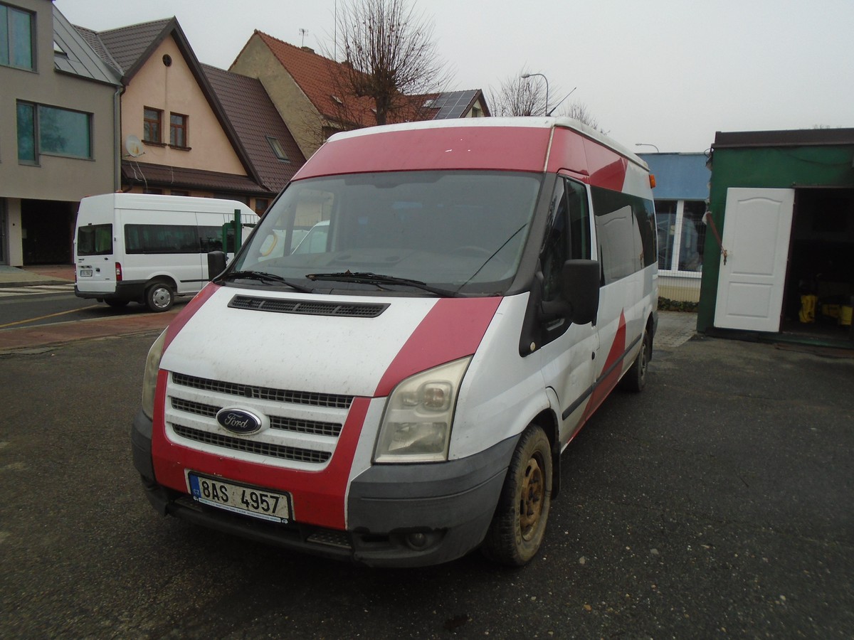 Ford Transit 2.2 TDCi L3H2 BUS 9 míst *