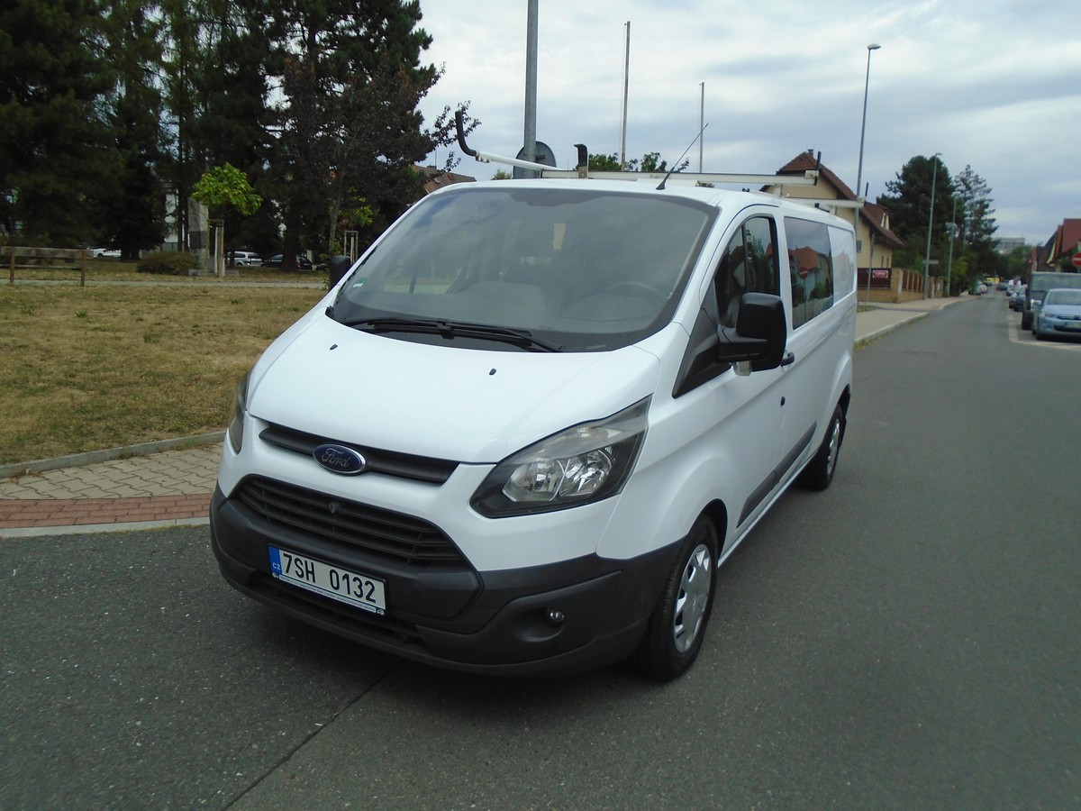 Ford Transit Custom 2.2 TDCi 6 míst, klima