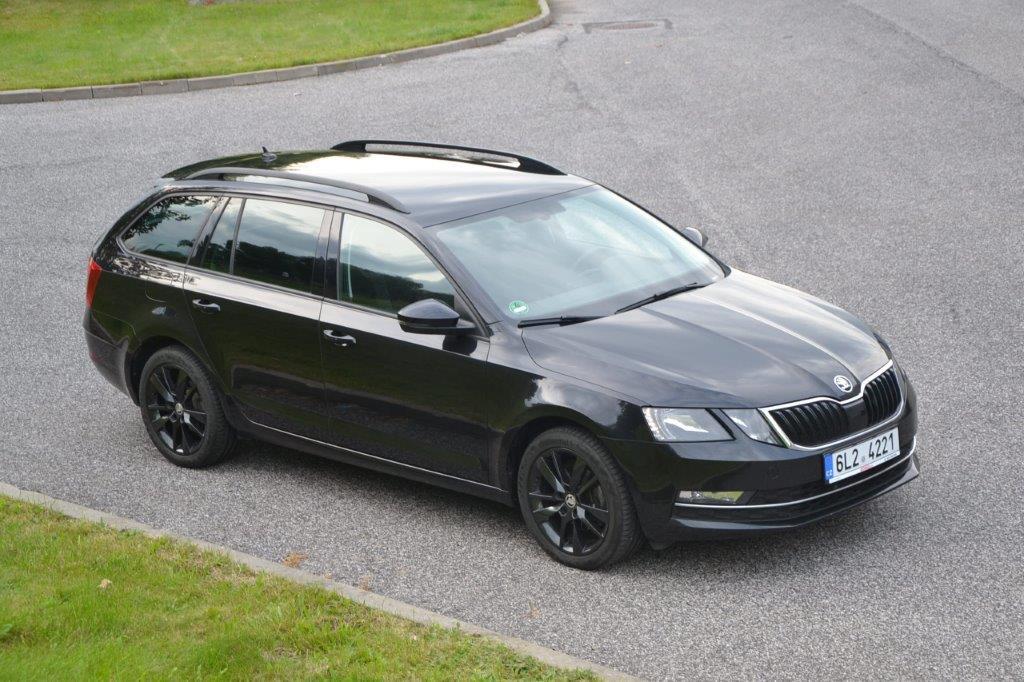 Škoda Octavia combi4x4 110 kW DSG Black line
