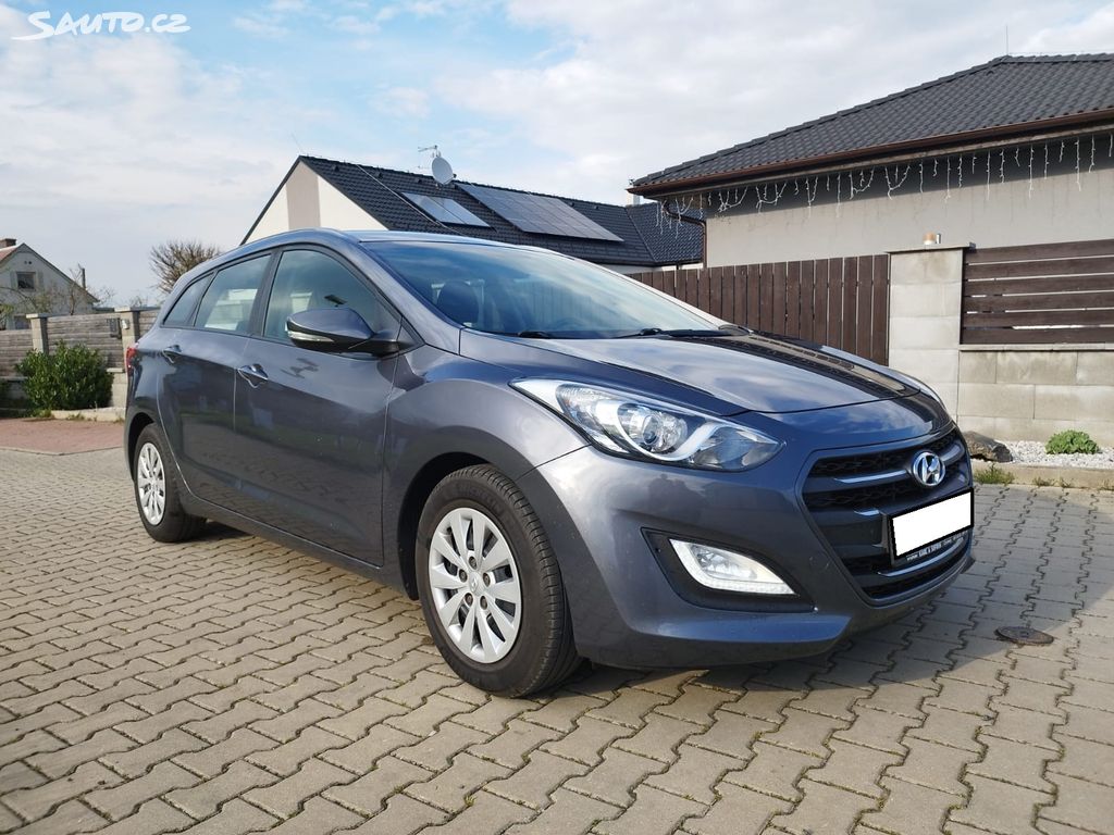 Hyundai i30 1.6CRDi automat pěkná výbava