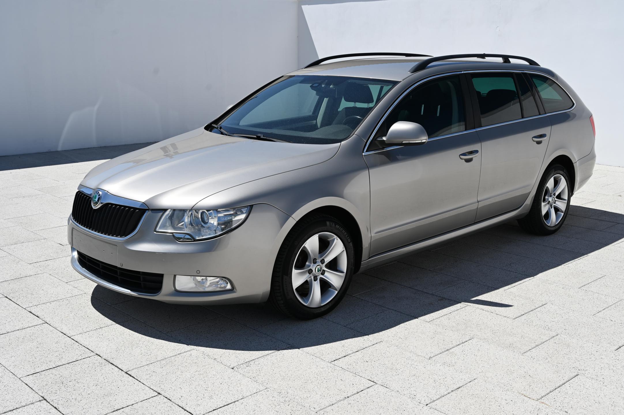 Škoda Superb 2.0TDI 103KW Ambition 9/2012