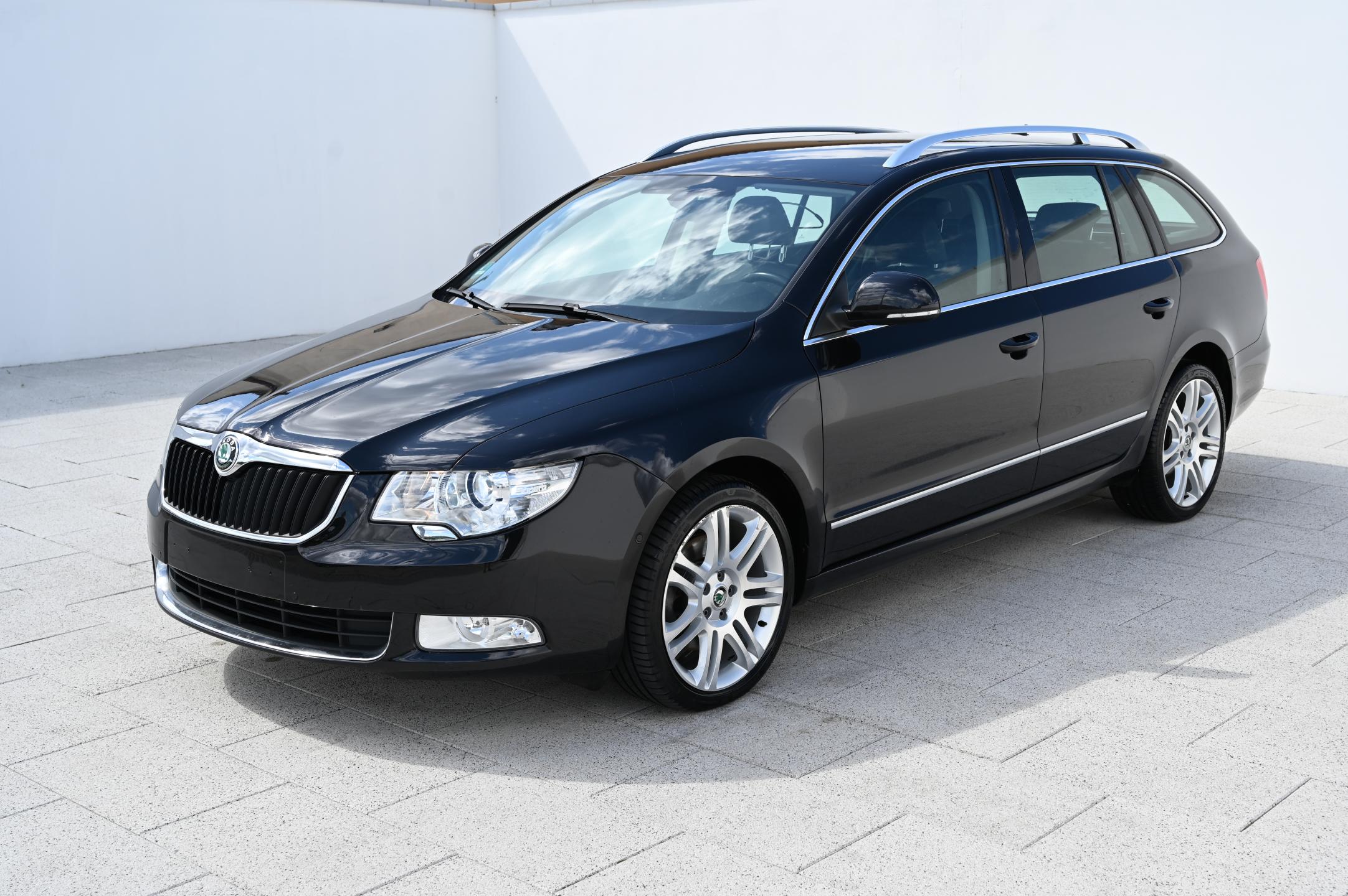 Škoda Superb 2.0TDI 125KW DSG Elegan. 12/09