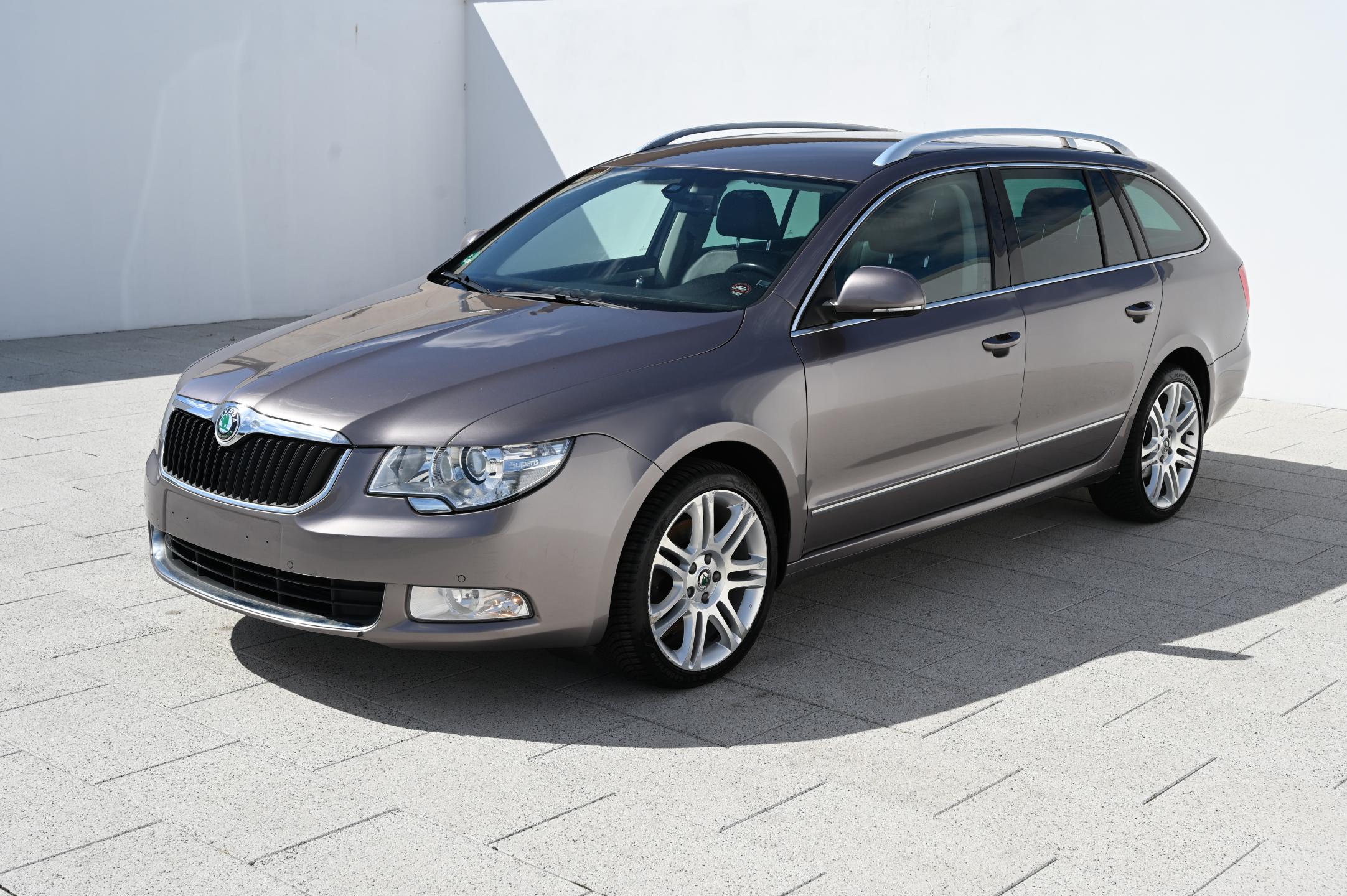 Škoda Superb 2.0TDI 125KW DSG 3/2011