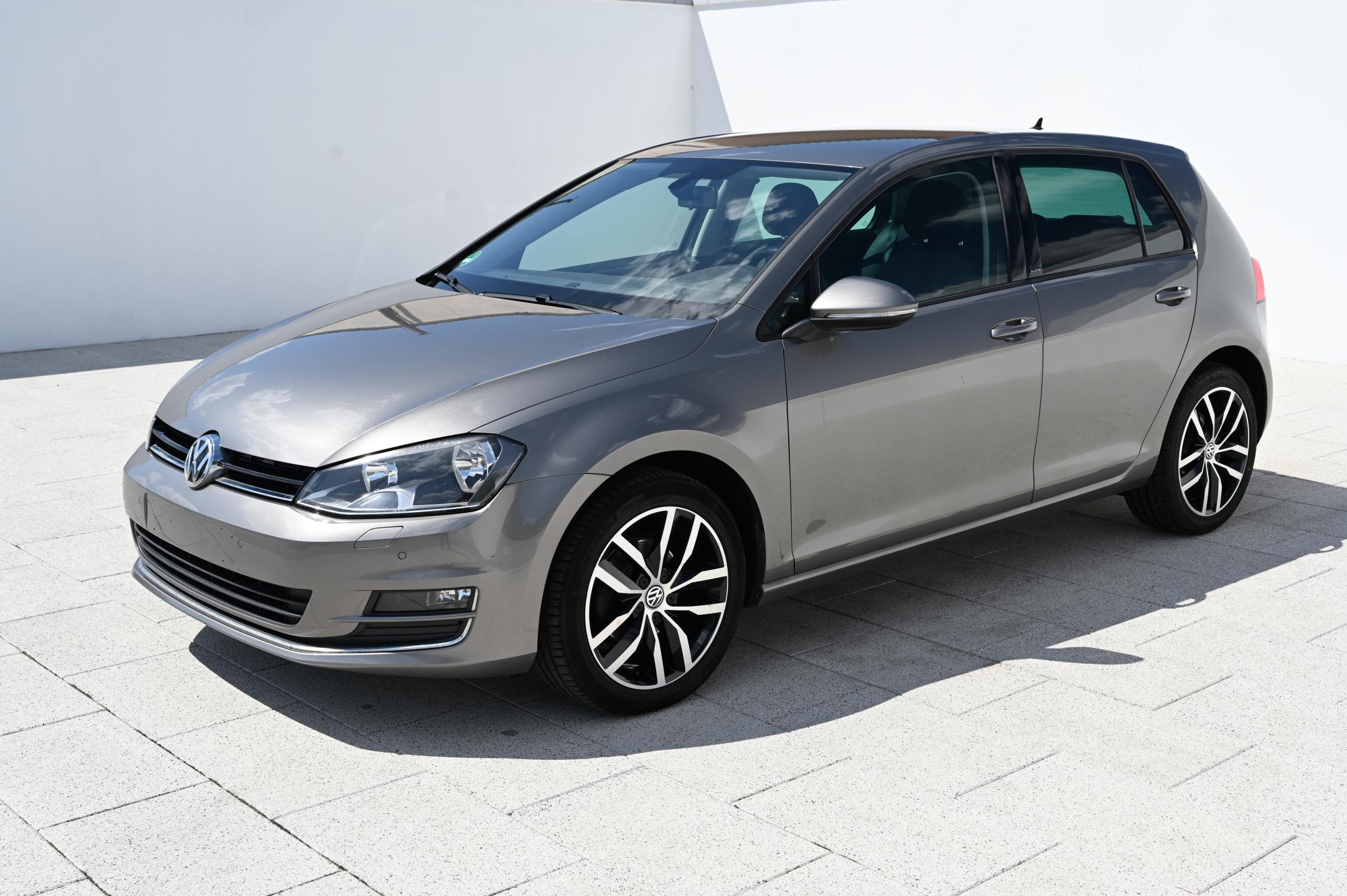 Volkswagen Golf 1.2TSI 81KW BMT rezervace