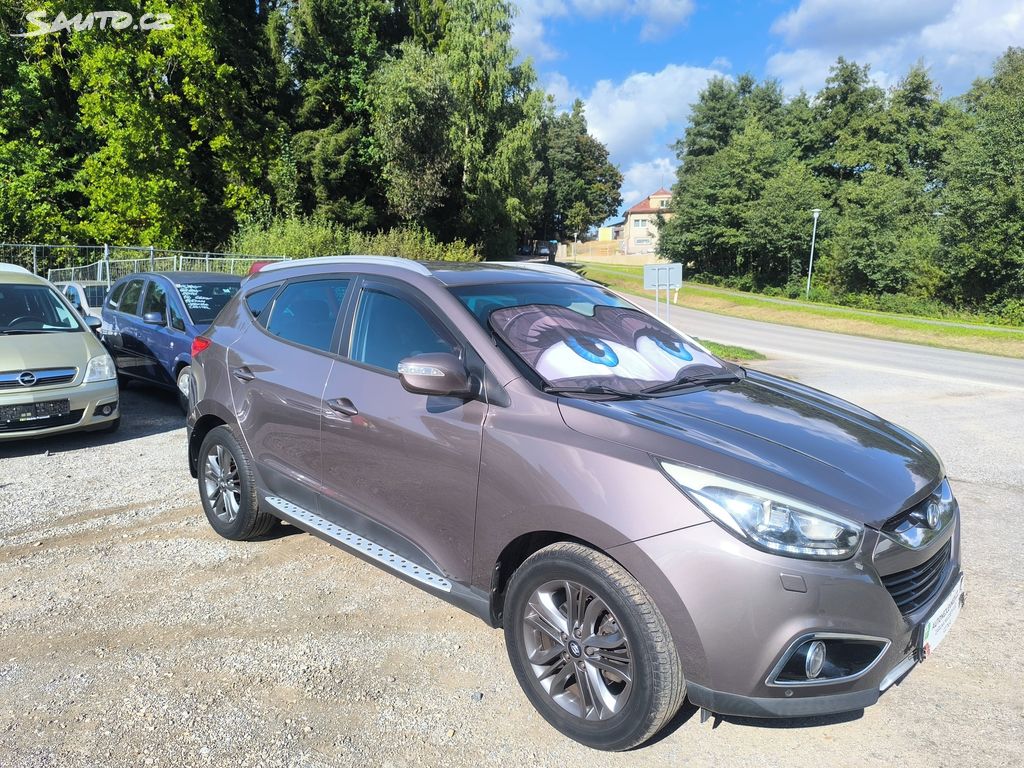 Hyundai ix35 2.0D4X4,90KM,MAX VÝBAVA,KRÁSNÝ