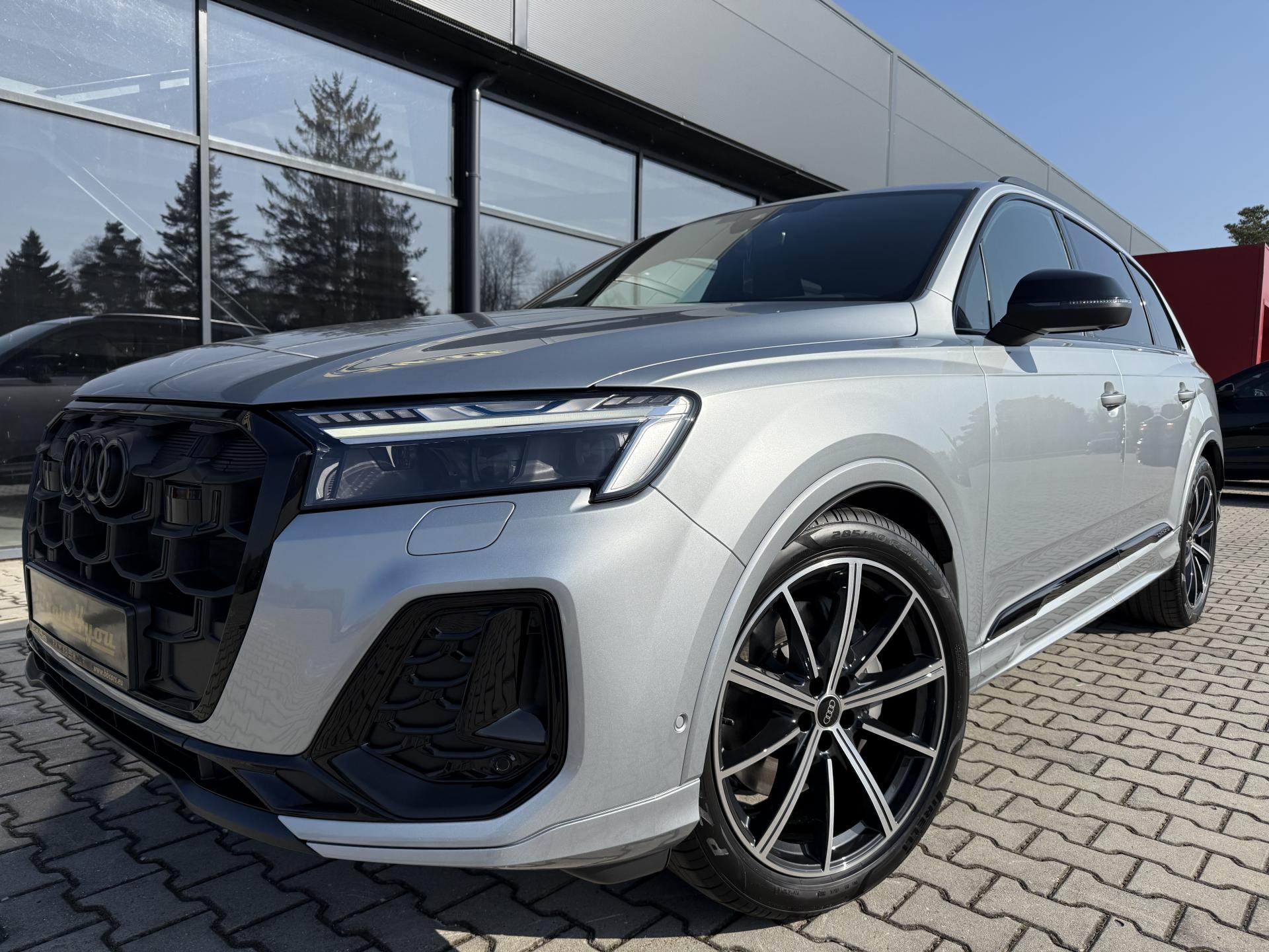 Audi Q7 50TDI 210kW S-LINE 7MÍST NZN!!