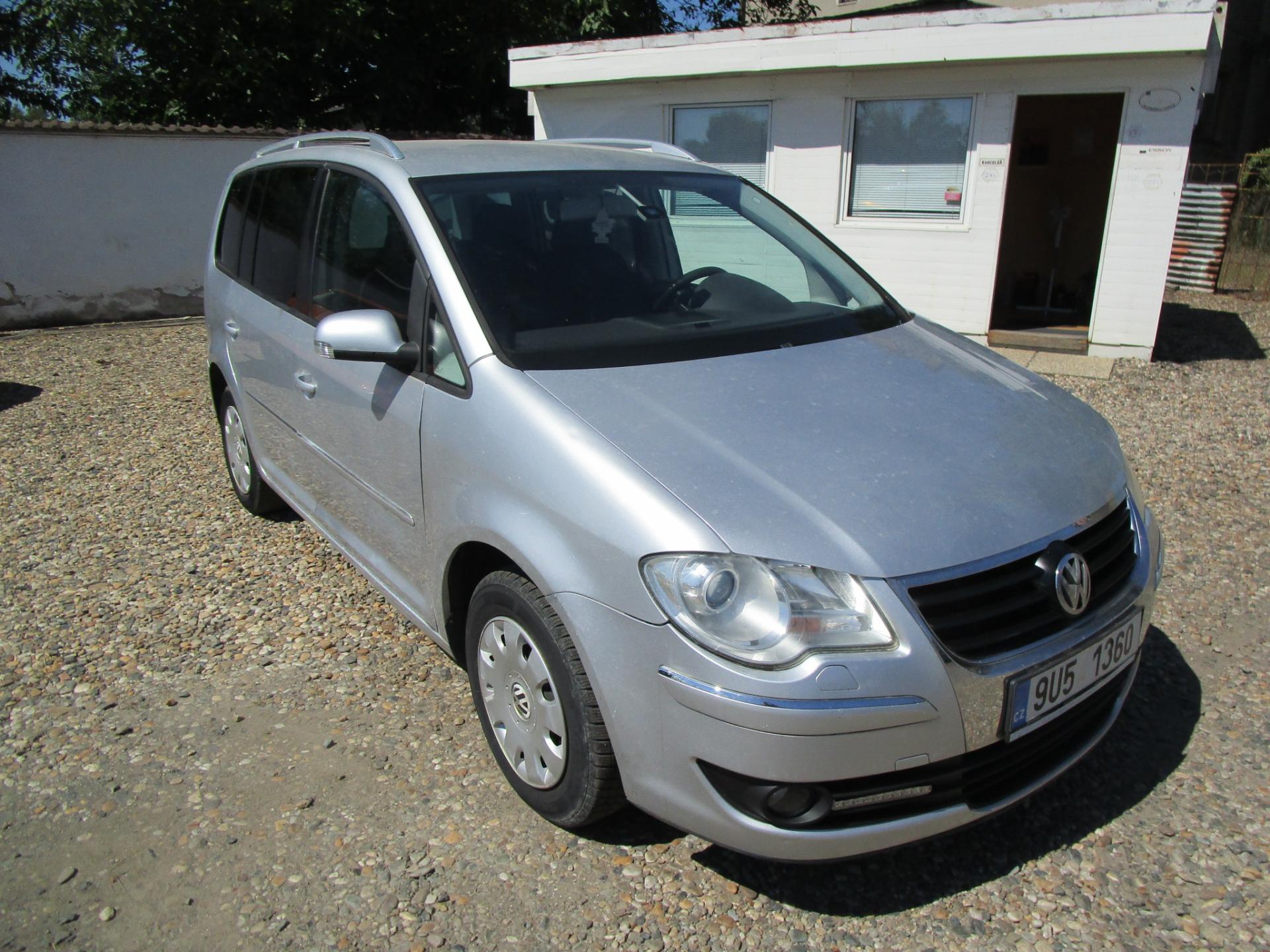 Volkswagen Touran 2,0i-80KW-POHON BENZÍN+ CNG