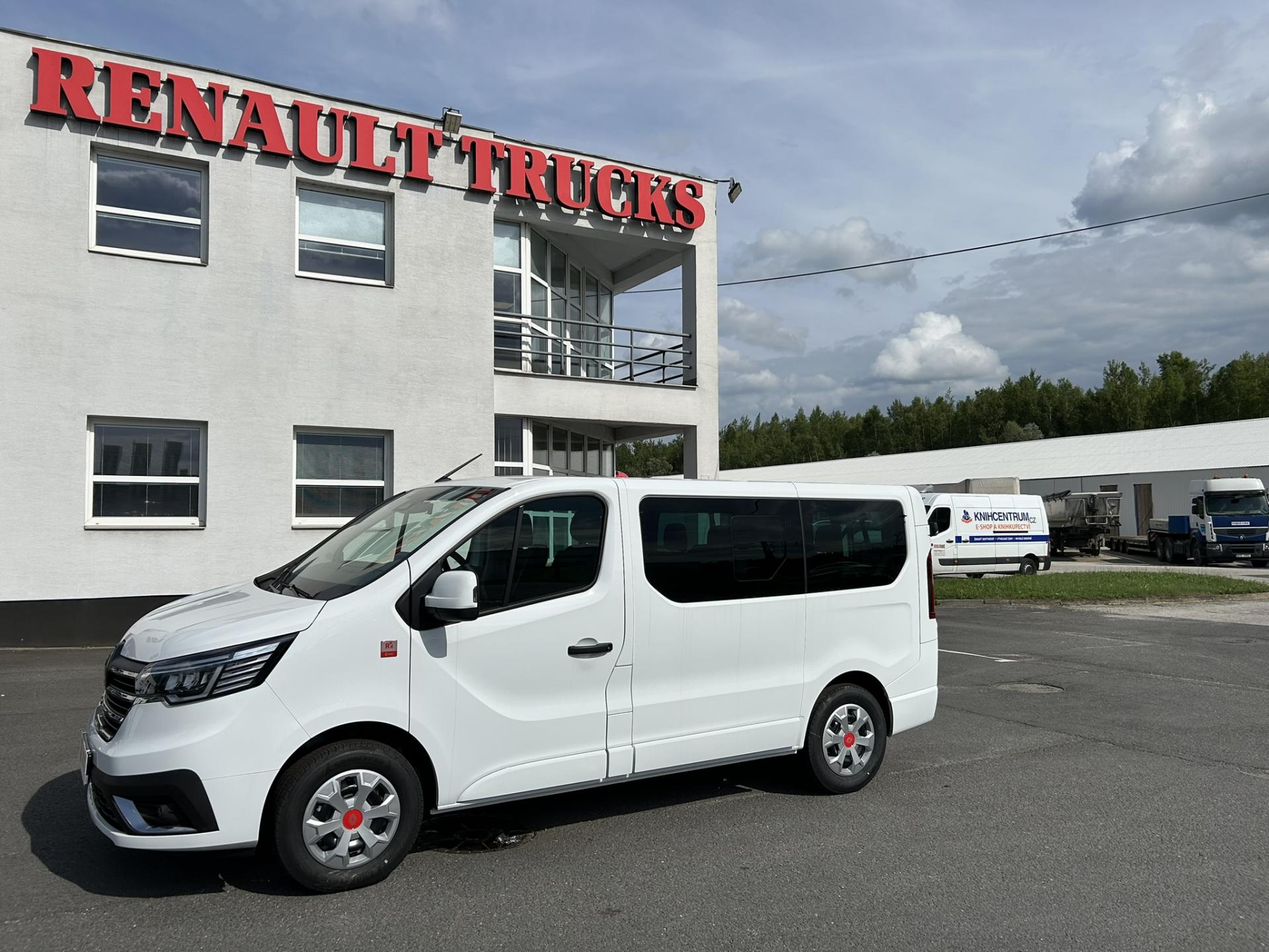 Renault Trafic COMBI L1H1 150k RED 9 míst