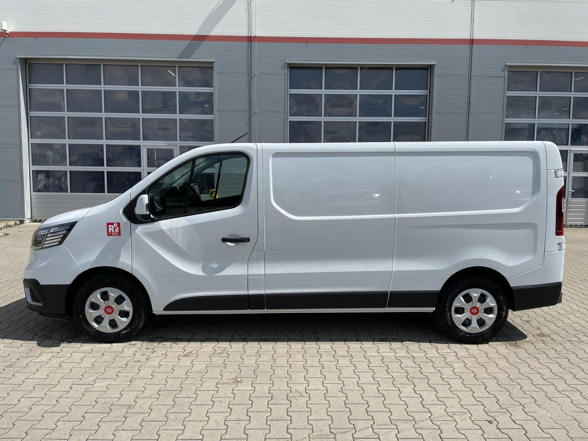 Renault Trafic VAN L2H1 150k RED