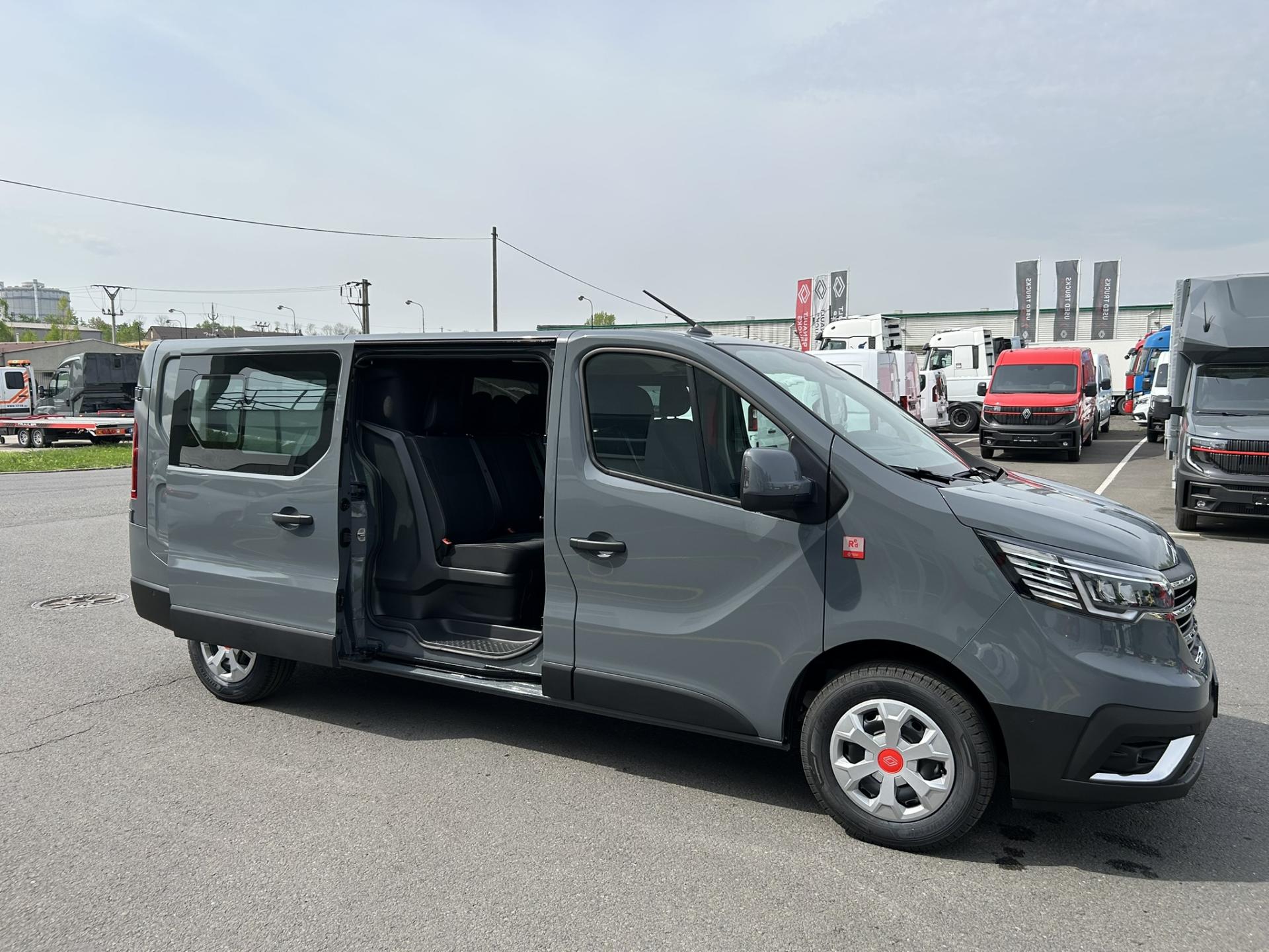 Renault Trafic CREW VAN L2H1 150k RED 6 míst