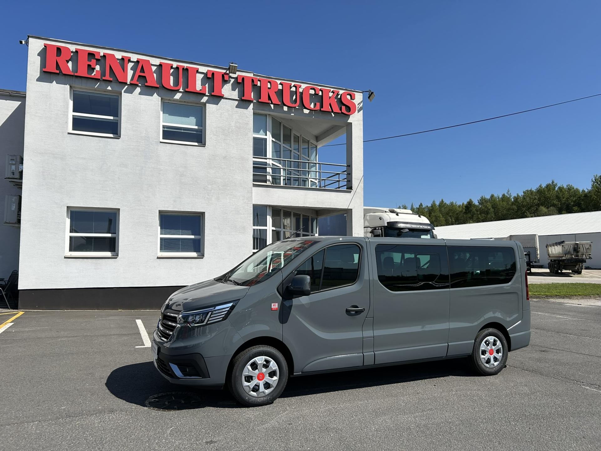 Renault Trafic COMBI L2H1 150k RED 8/9 míst