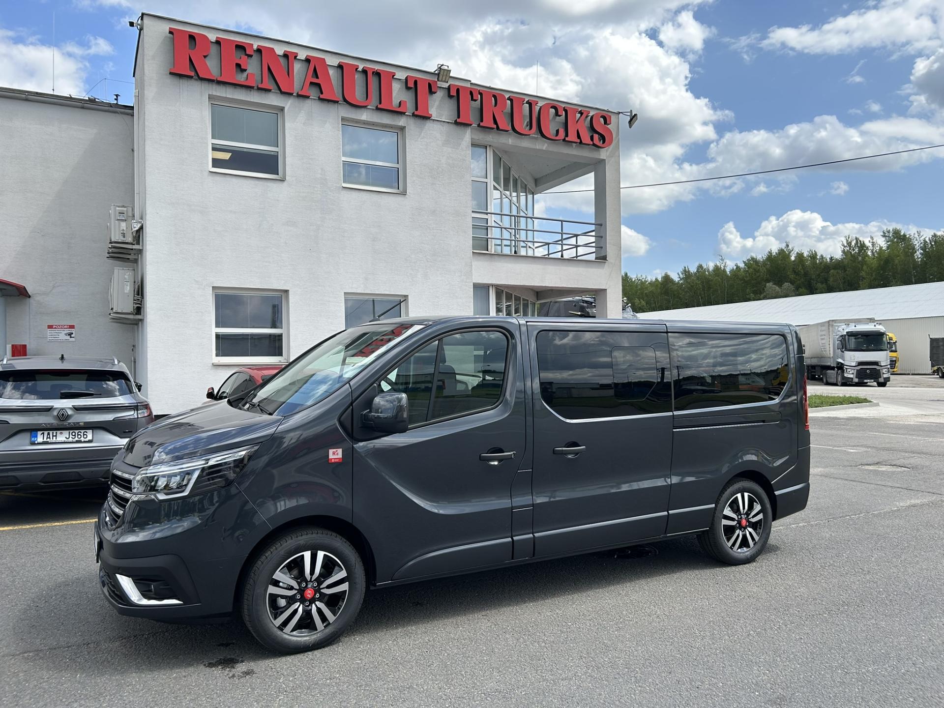 Renault Trafic COMBI L2H1 170k AT9 RED 8 MÍST