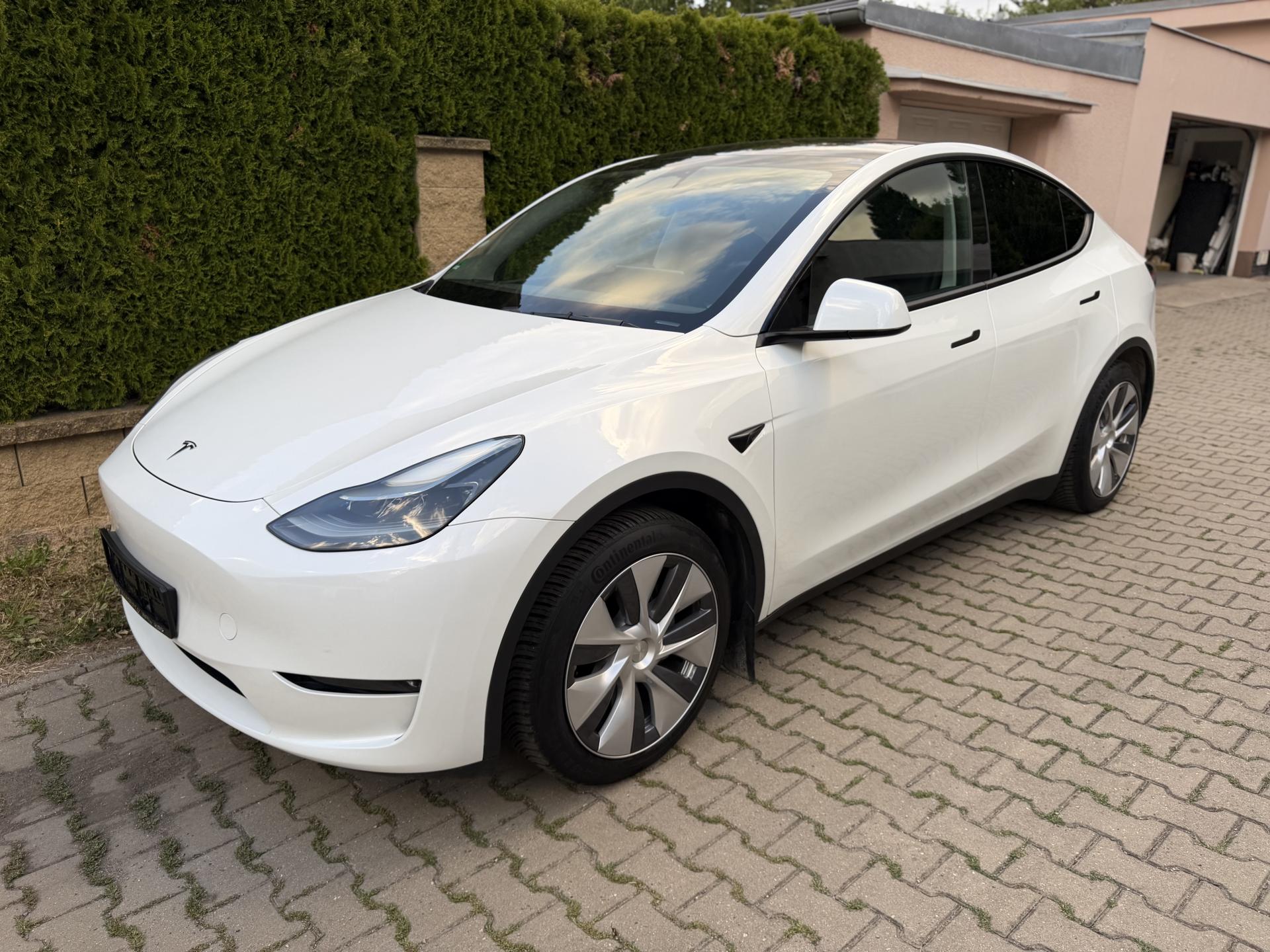 Tesla Model Y DUAL MOTOR-LONG RANGE-TAŽNÉ