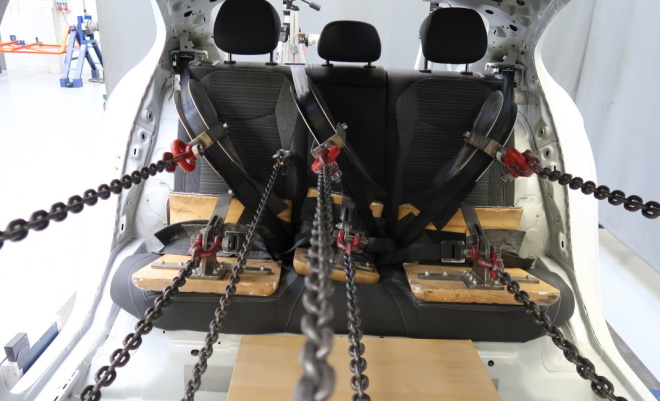 Test pevnosti kotevních míst bezpečnostních pasů