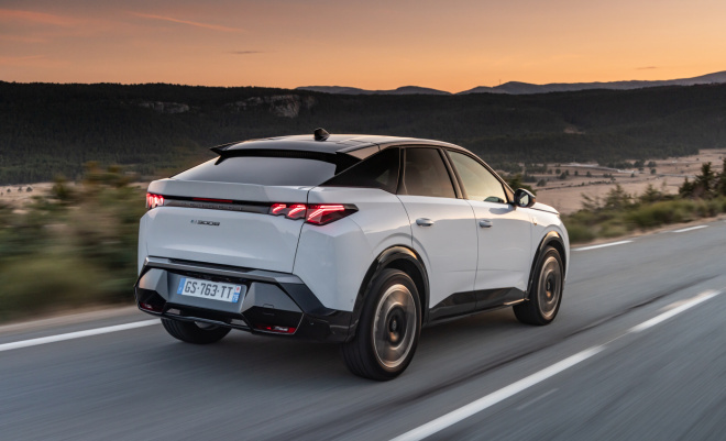 Nový Peugeot e3008